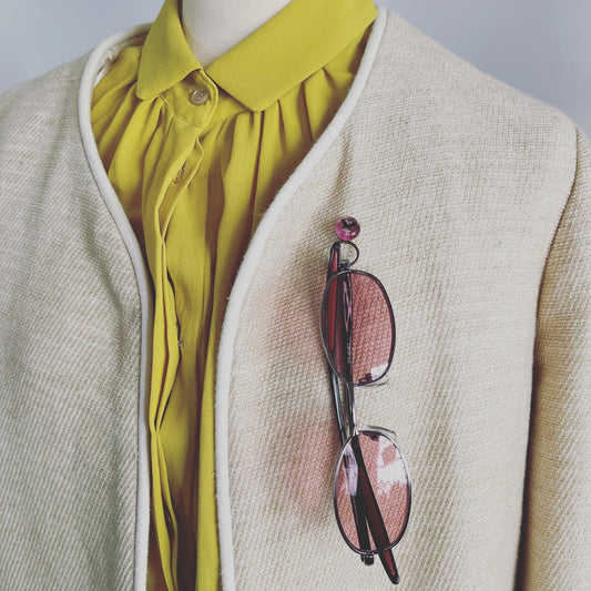 Eyewear Holder Brooch Butterfly Pink