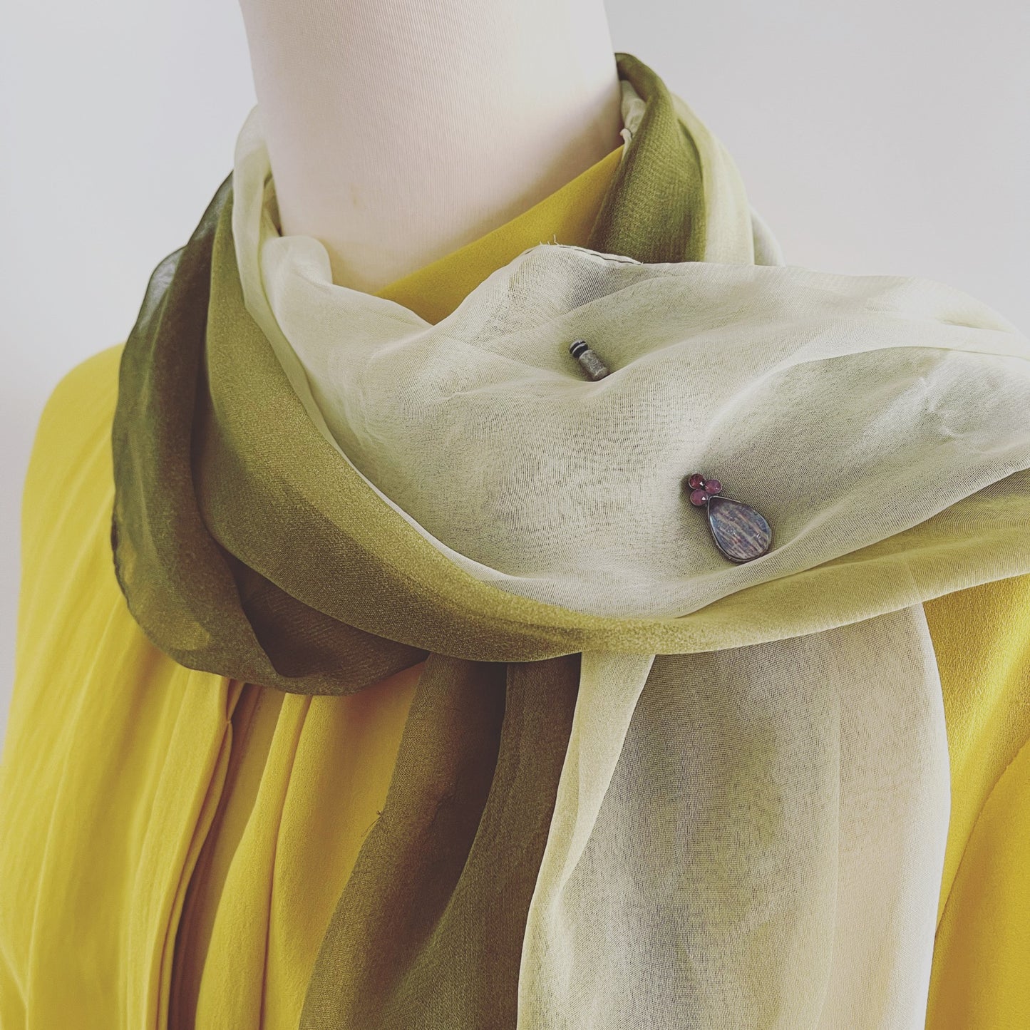 Hatpin Lapelpin Purple Resin TAMARUSAN