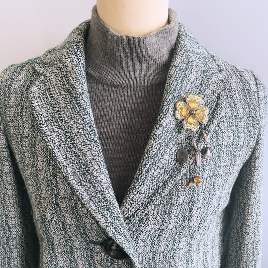 Brooch Flower Beige TAMARUSAN