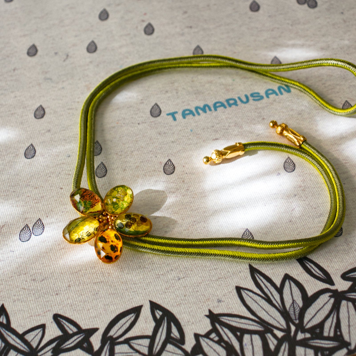 Kumihimo Loop Tie Pansy Yellow Green Gold TAMARUSAN