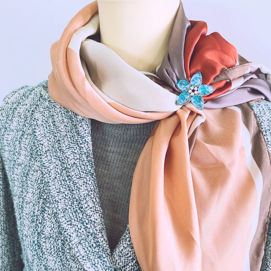 Scarf Clip Blue Flower Plum TAMARUSAN