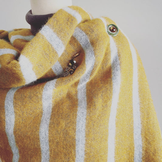 Lapel Pin Hat Pin Crystal Tiger Eye Long Brown TAMARUSAN