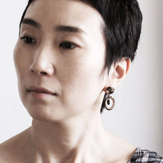 Pierced Earrings Hoop Heart Onyx Brown TAMARUSAN