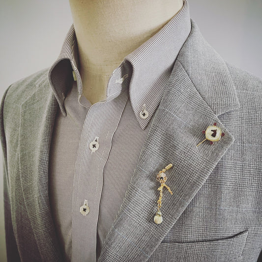 Hatpin Lapel Gold Horse Coral White Blue TAMARUSAN