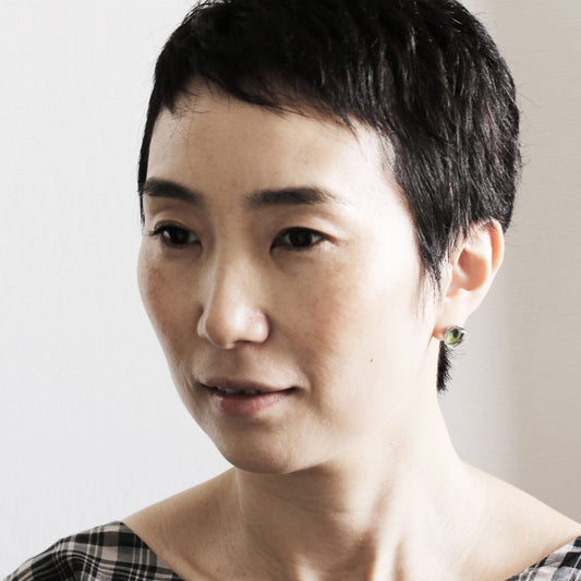 Stud Pierced Earrings Grey Round TAMARUSAN