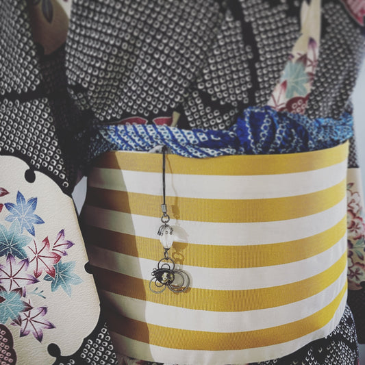 Netsuke Bee Navy Blue Dinosaur Quartz TAMARUSAN