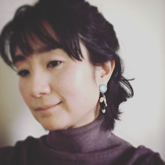 Mismatched Pierced Earring Asymmetry Blue TAMARUSAN