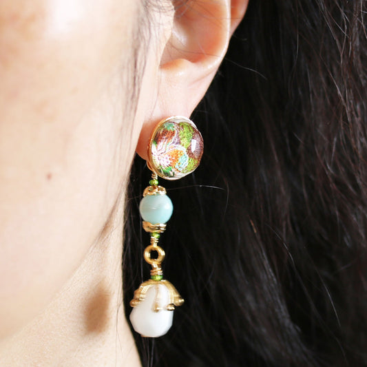 Mismatched Stud Earrings Colorful Pansy Asymmetry Multicolor TAMARUSAN