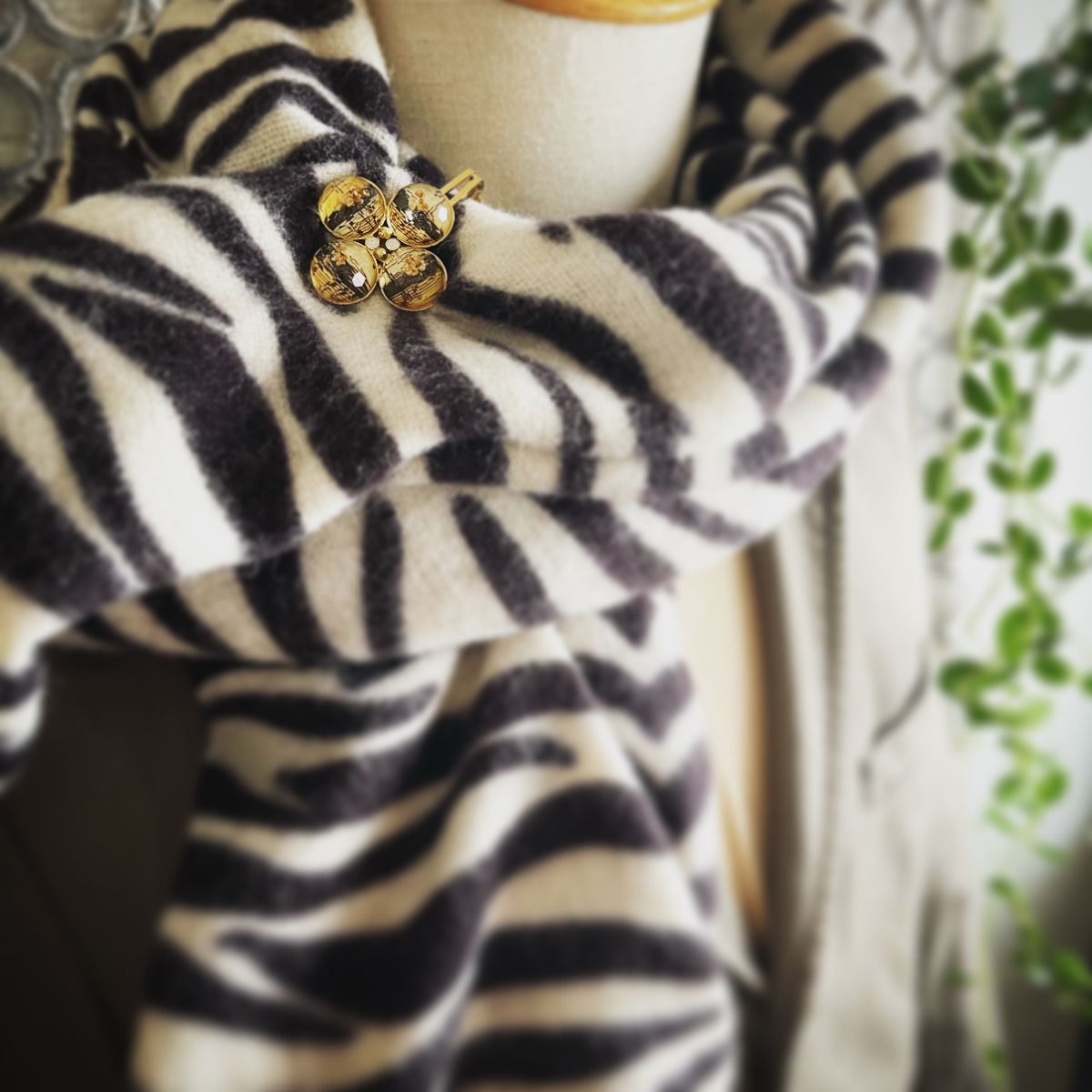 Scarf Clasp Brooch Note 24k Yellow TAMARUSAN