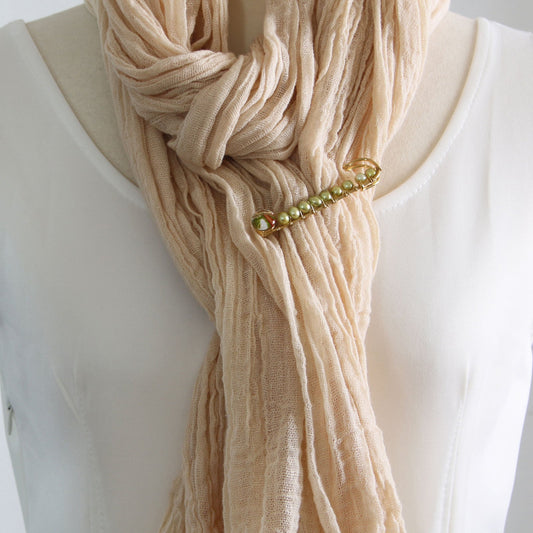 Safety Pin Cicada Green Freshwater Pearl TAMARUSAN