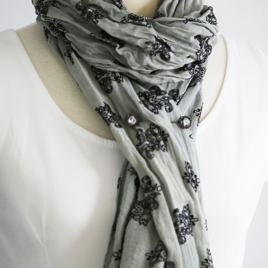 Hatpin Rose Cardigan Brooch Black White TAMARUSAN