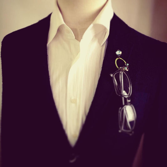 Eyeglasses Holder Pin Brooch Silk Green TAMARUSAN