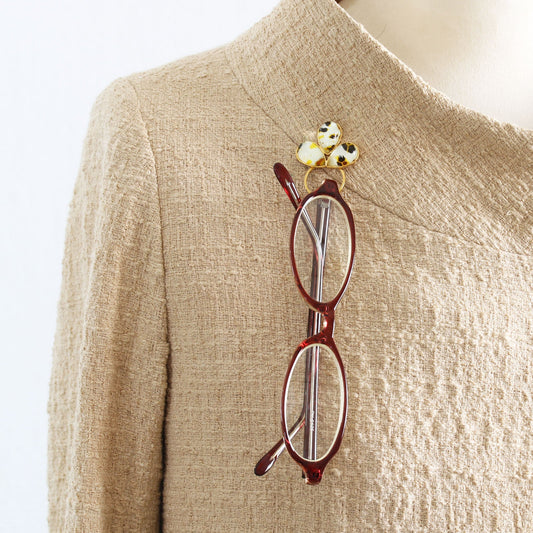 Eyeglass Holder Brooch Tiger Cat Gold Yellow TAMARUSAN