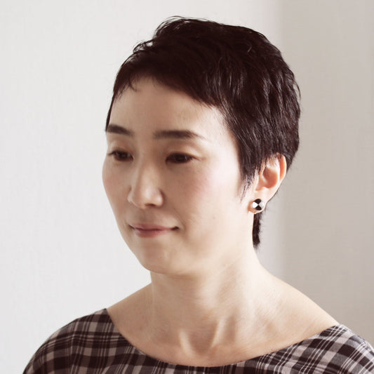 Earrings Black White Resin TAMARUSAN