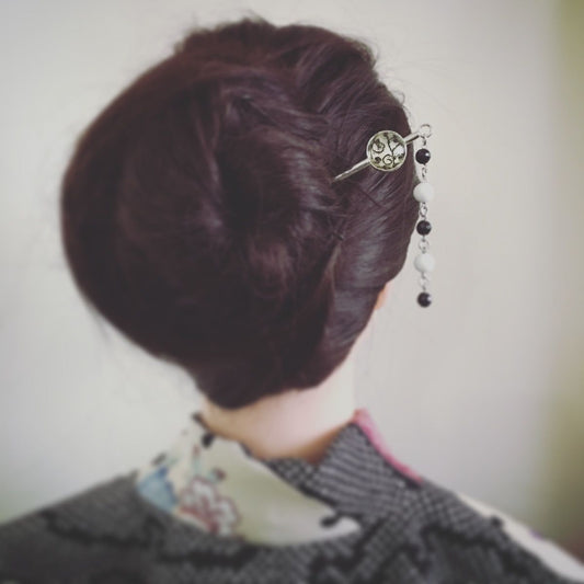 One Stick Hairpin Black White TAMARUSAN