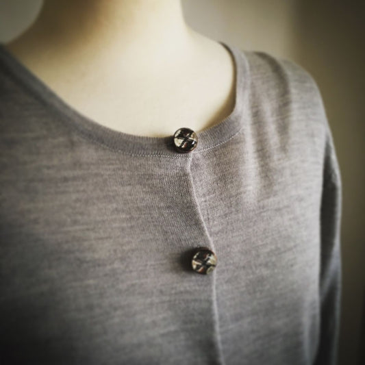 Button Cover Lily Cufflinks White TAMARUSAN