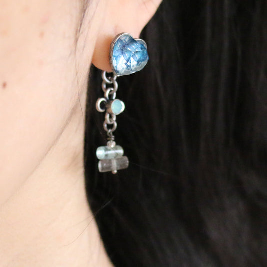 Mismatched Pierced Earrings Blue Heart TAMARUSAN