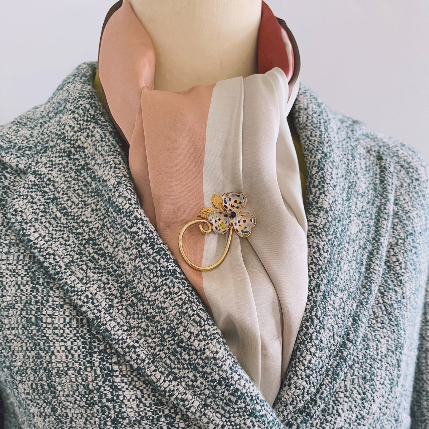 Pin Brooch Glasses Holder Flower Gold Hydrangea TAMARUSAN