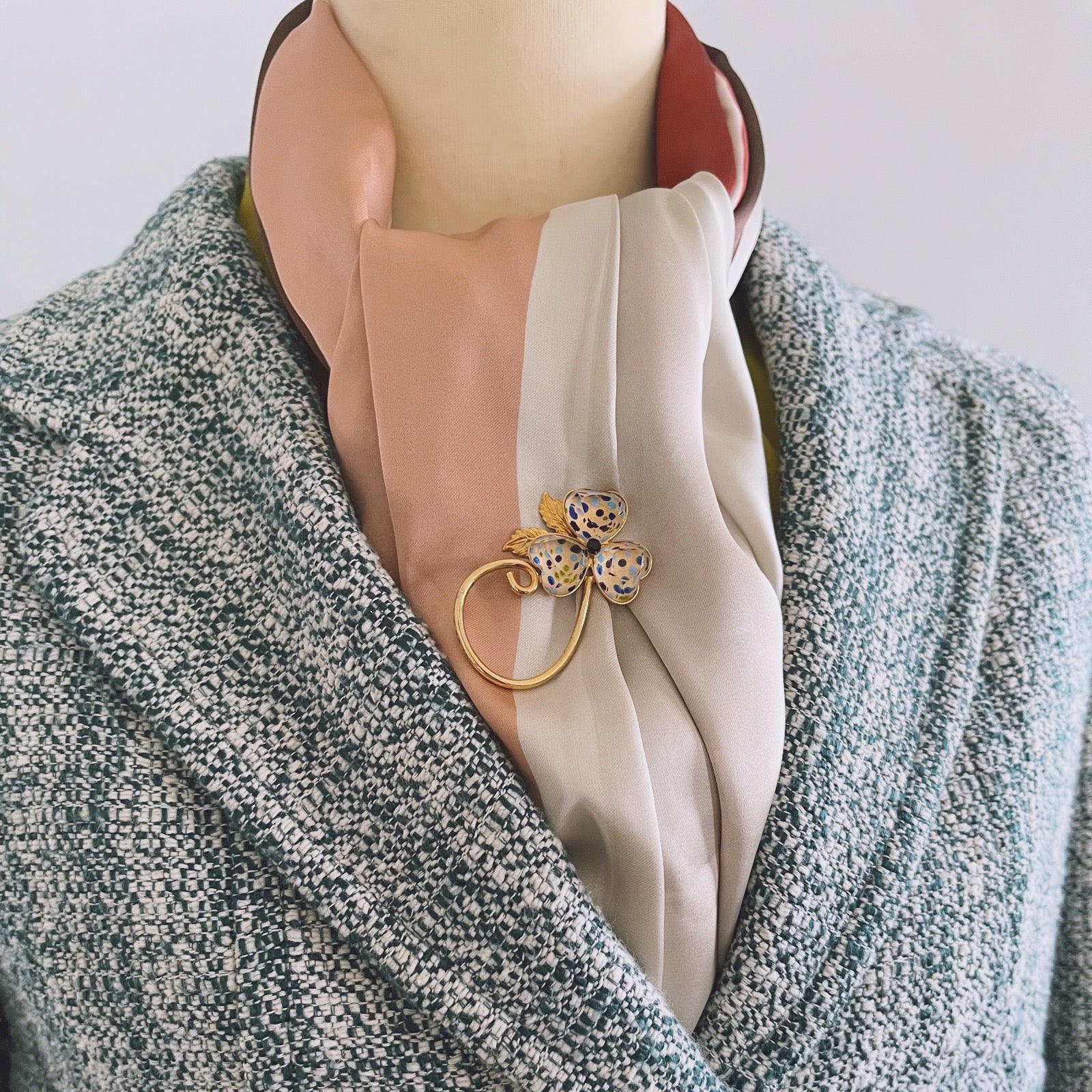 Pin Brooch Glasses Holder Flower Gold Hydrangea TAMARUSAN