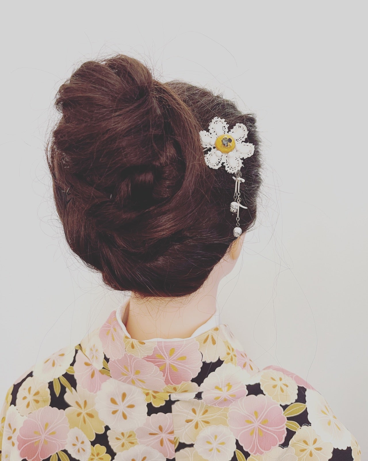 Double Prong Hair Stick Flower White TAMARUSAN