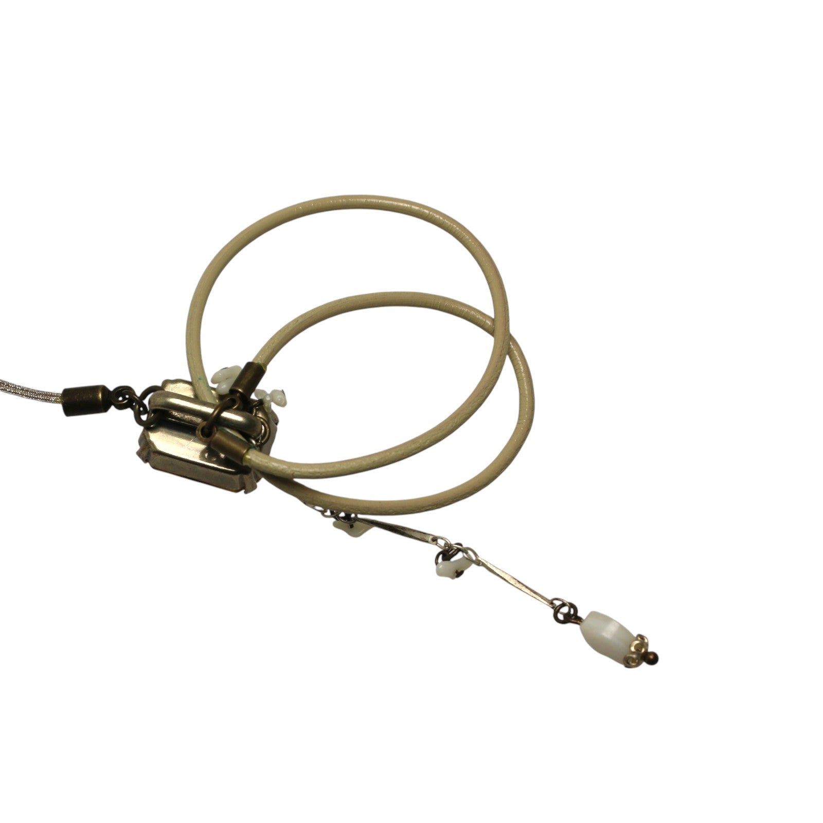 Netsuke Beige Leather Cord Coral TAMARUSAN