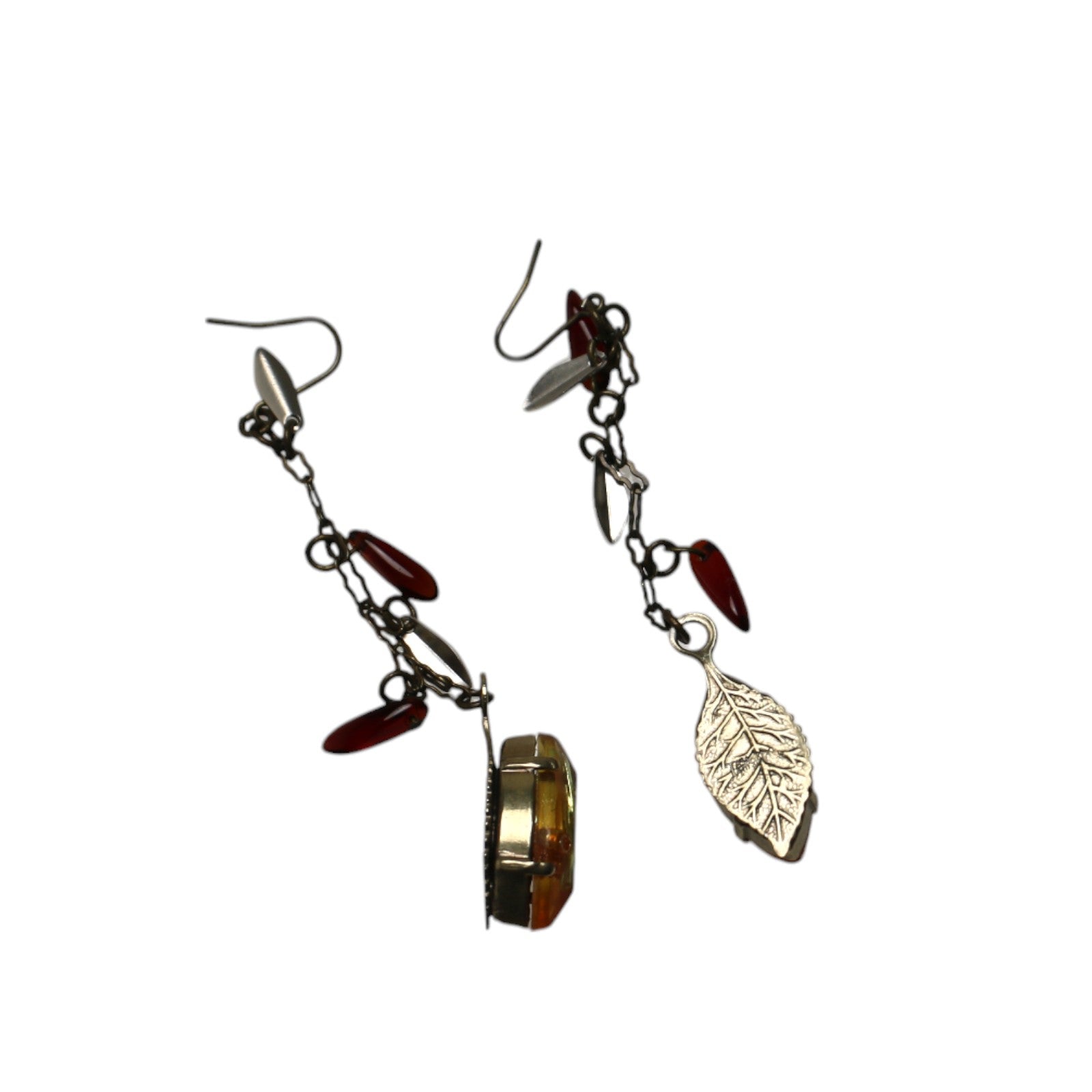 Hook Earrings Pink Red Leaf TAMARUSAN