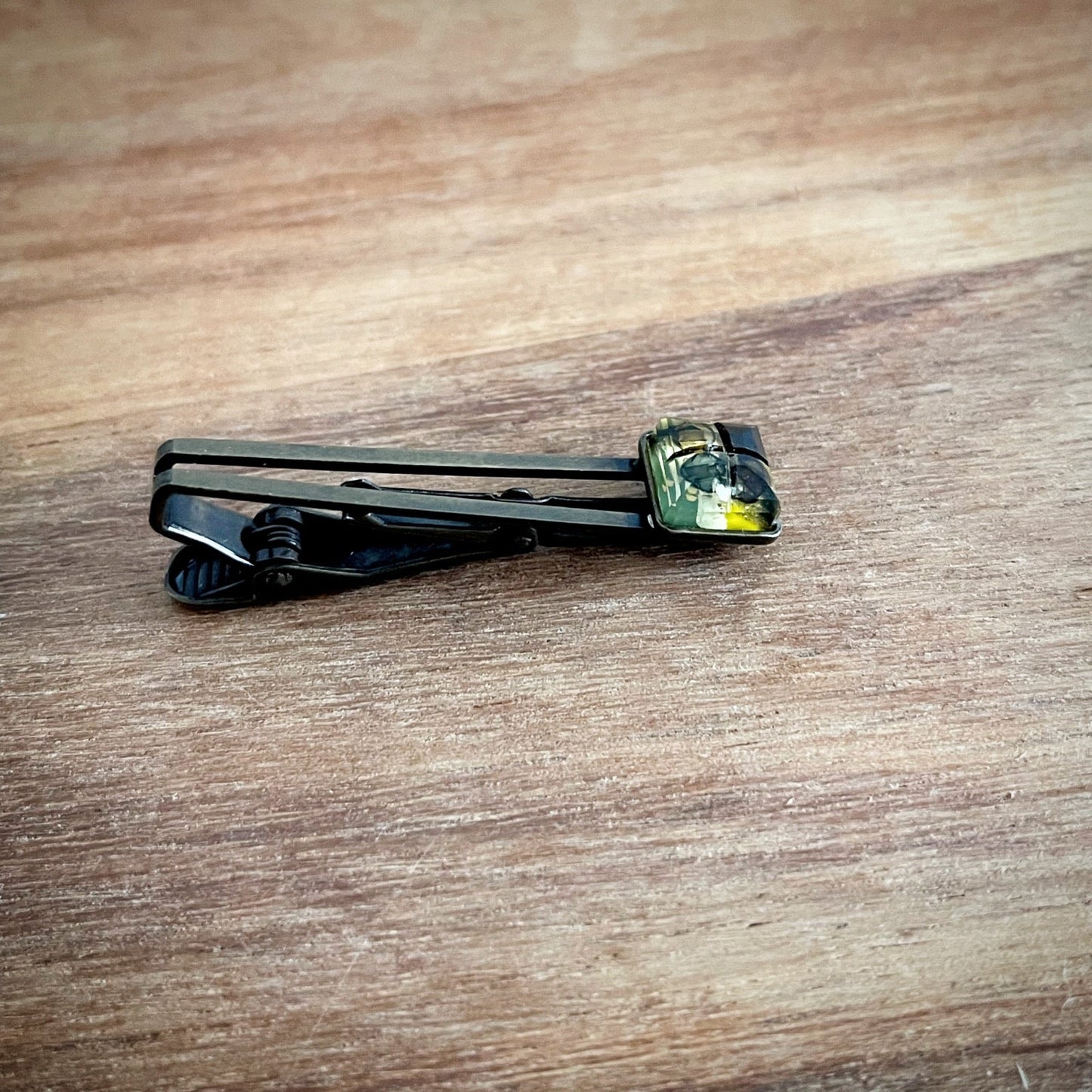 Simple Tie Clip Green Beads Resin TAMARUSAN