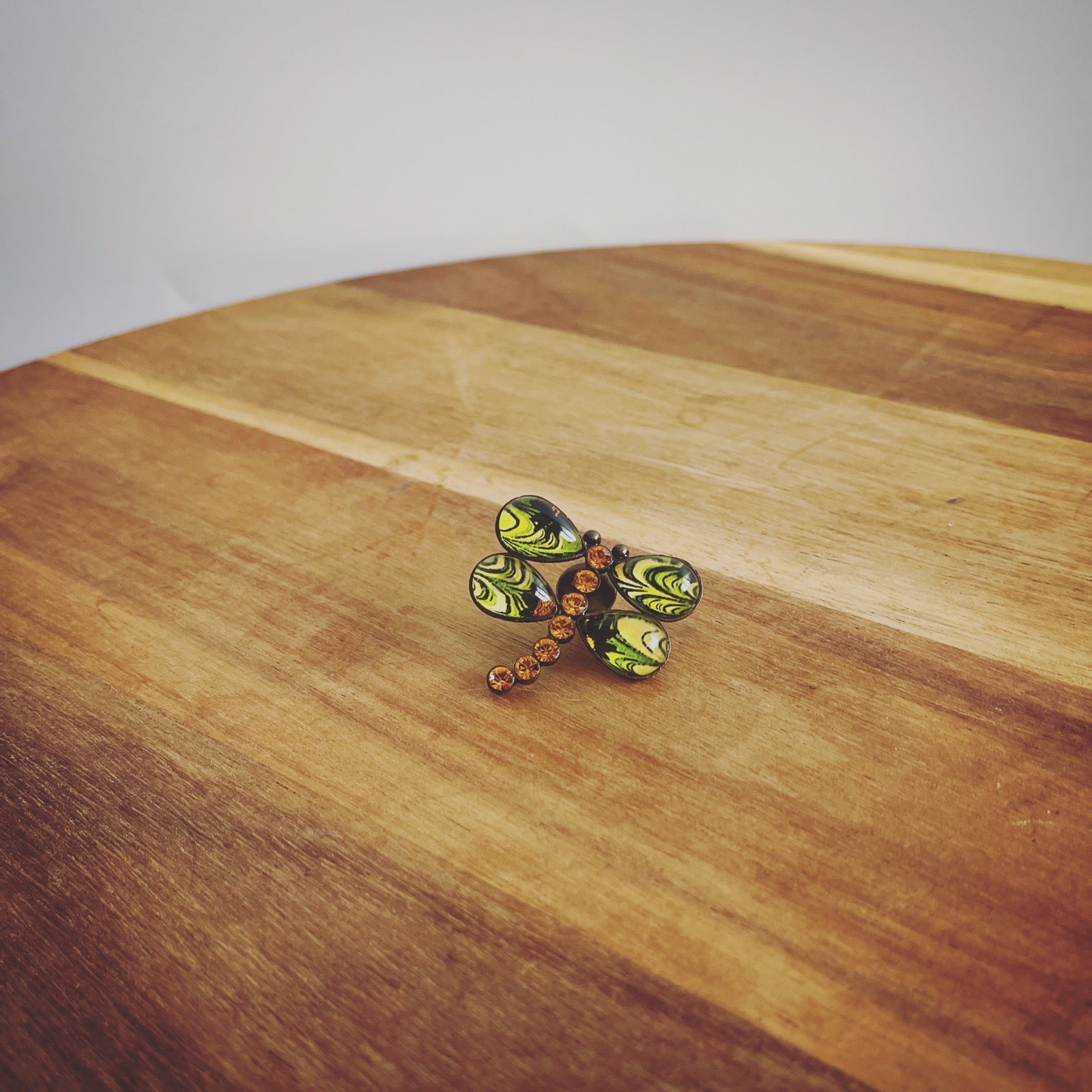 Pin Brooch Dragonfly Green Marble TAMARUSAN