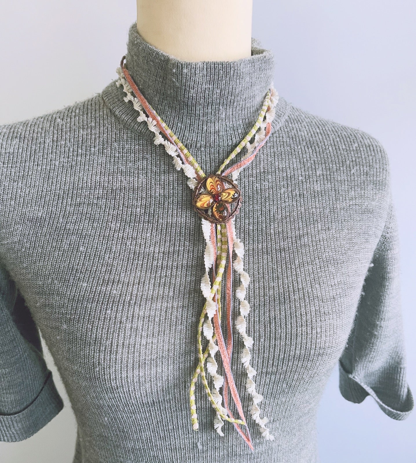 Ribbon Bolo Tie Red Marble TAMARUSAN