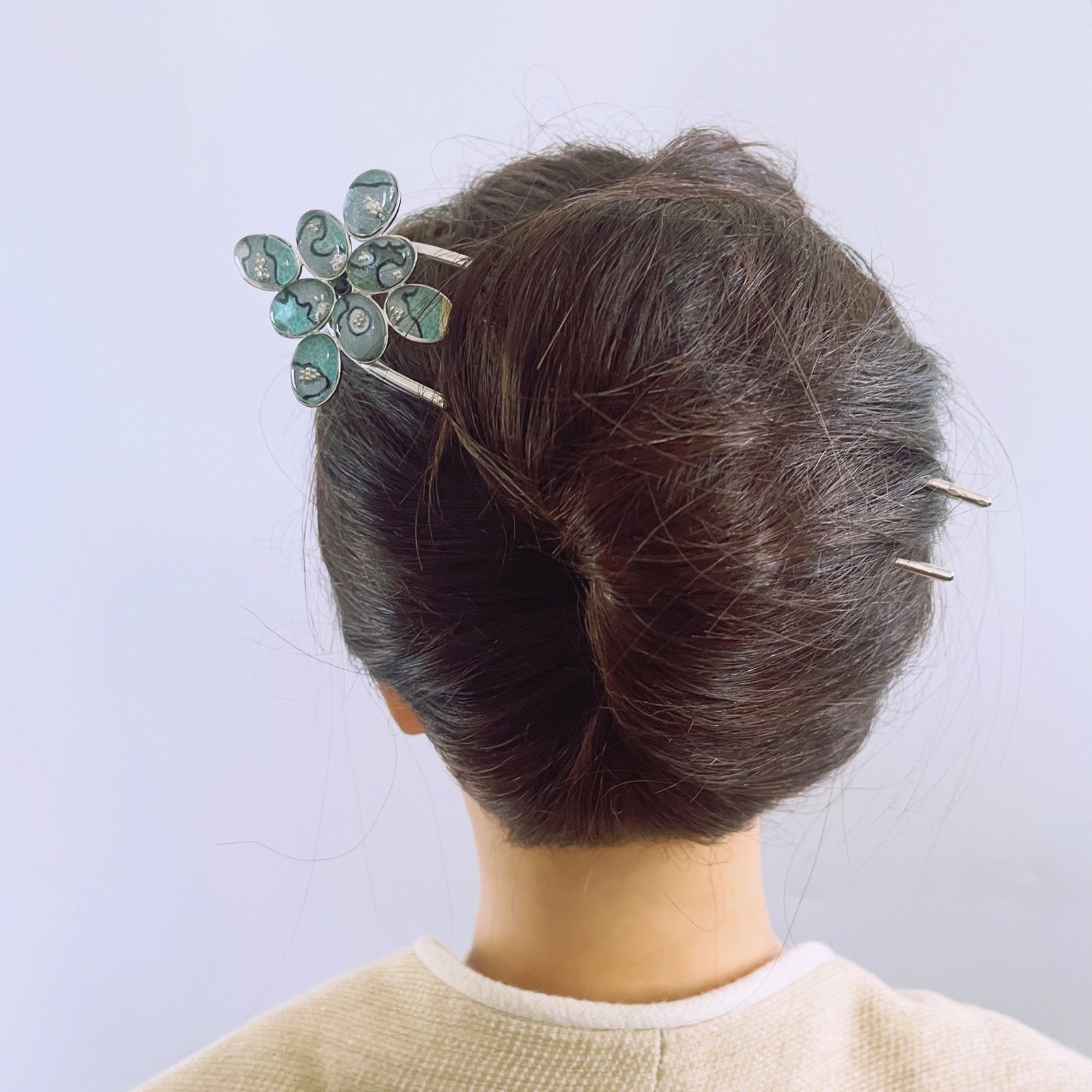 Forked Hairpin – Blue & Silver Flower Design TAMARUSAN