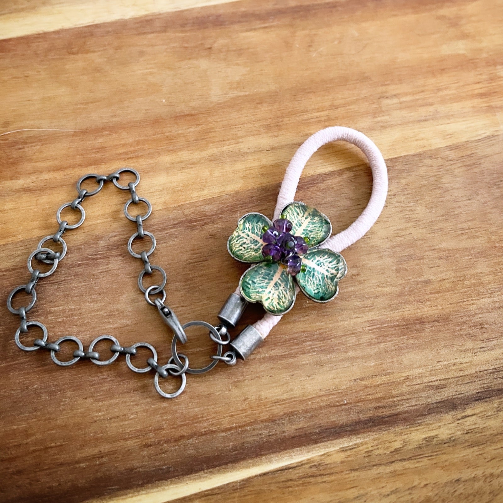 Glove Holder Green Flower Amethyst TAMARUSAN