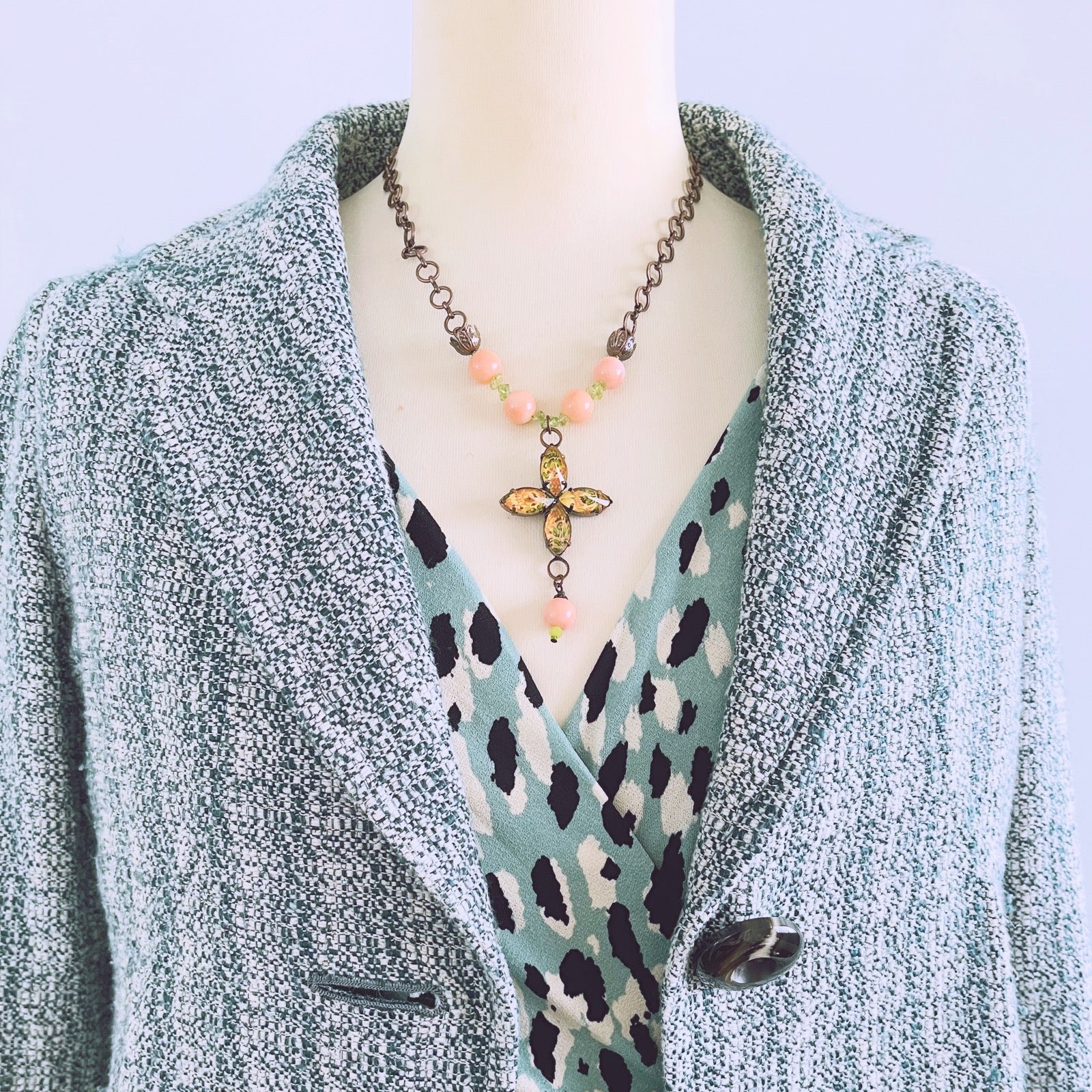 Necklace Beige Coral Rose TAMARUSAN