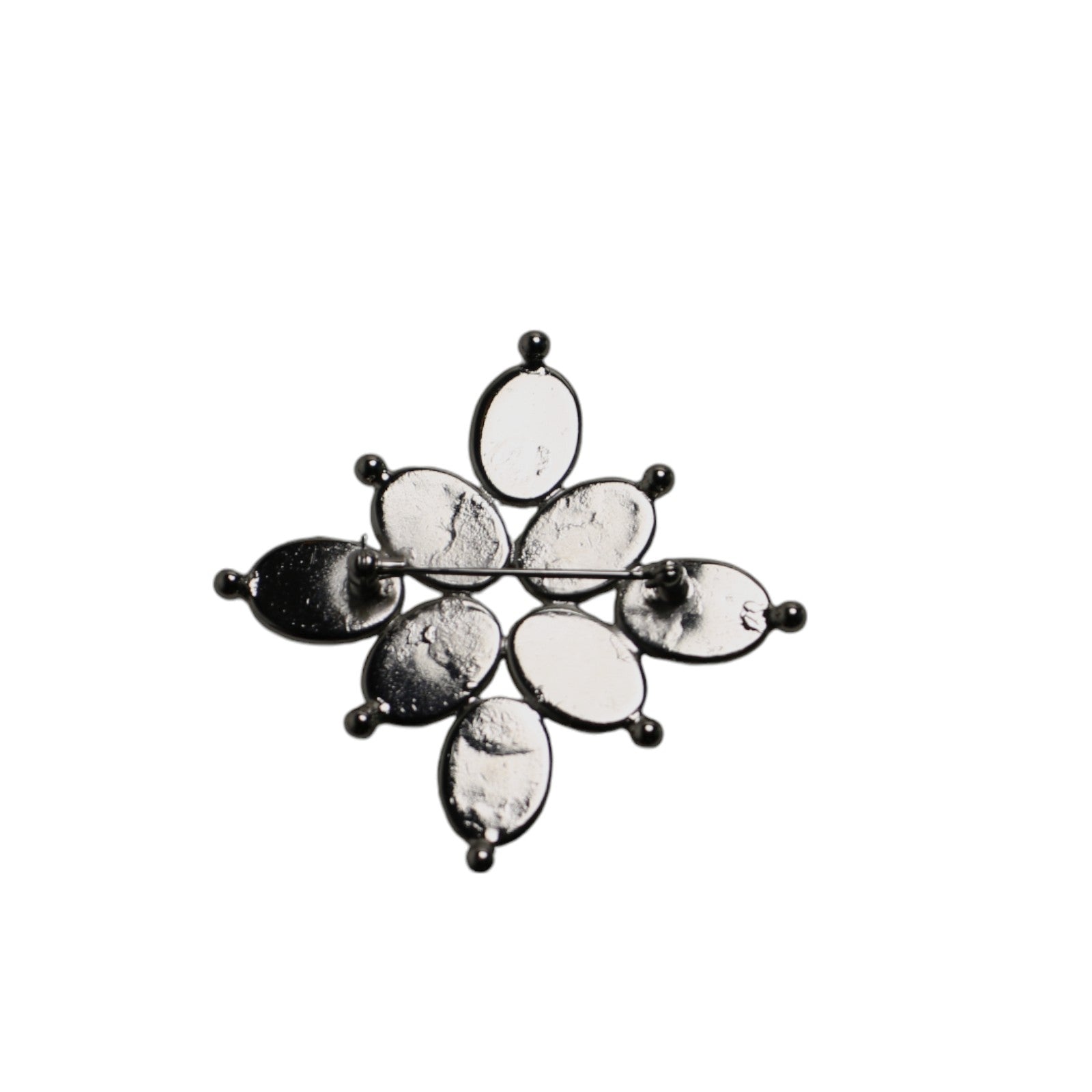 Brooch White Vine Flower TAMARUSAN