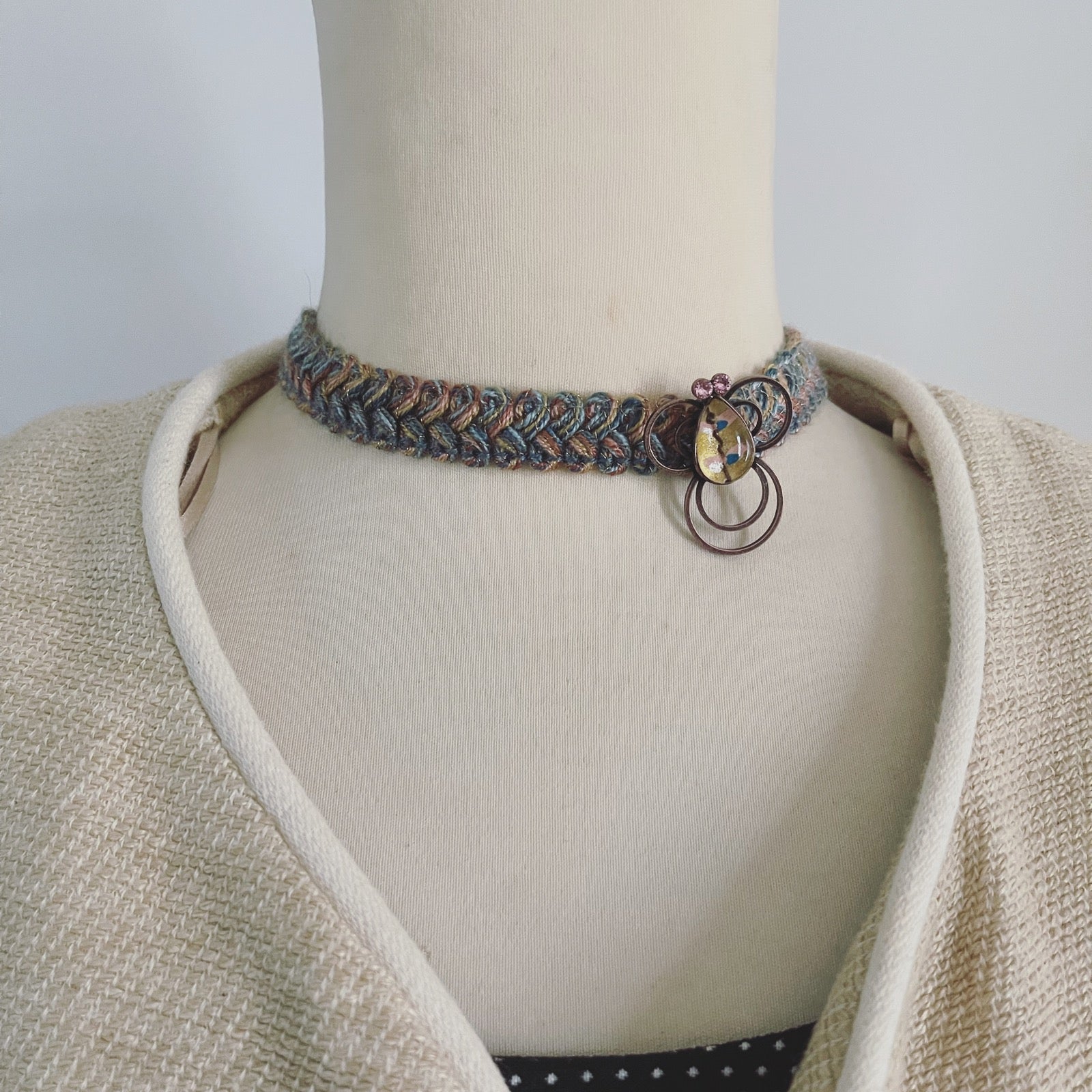 Choker Ribbon Bee Grey TAMARUSAN