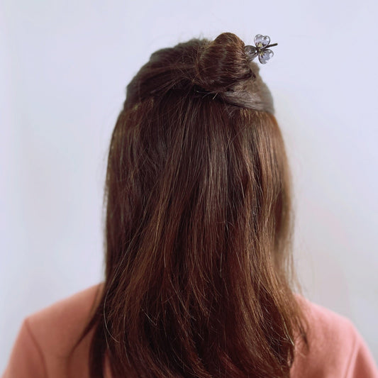 Short Hair Stick Heart Light Blue Illustration TAMARUSAN