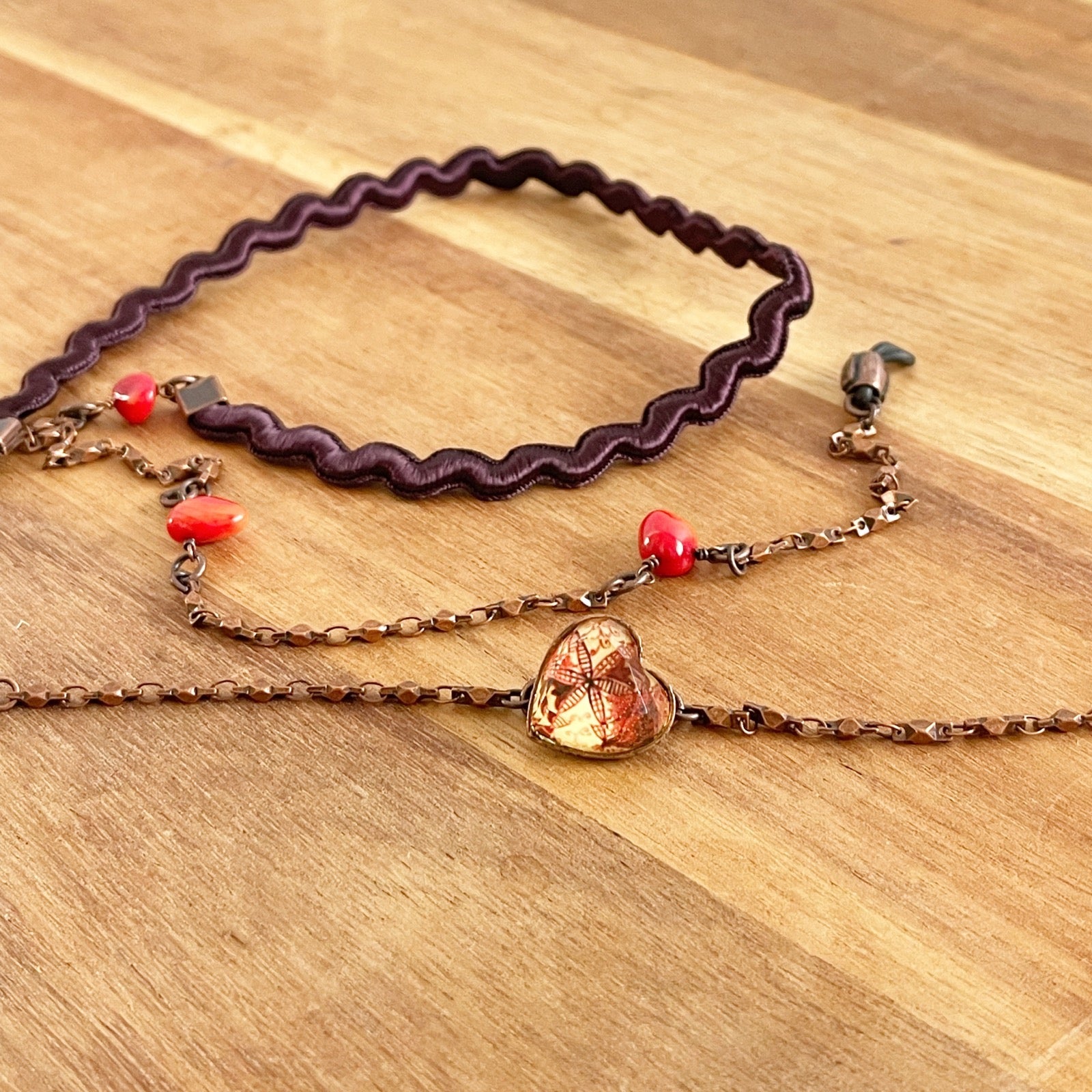 Eyeglass Chain Red Lily Heart Coral (Dyed) TAMARUSAN