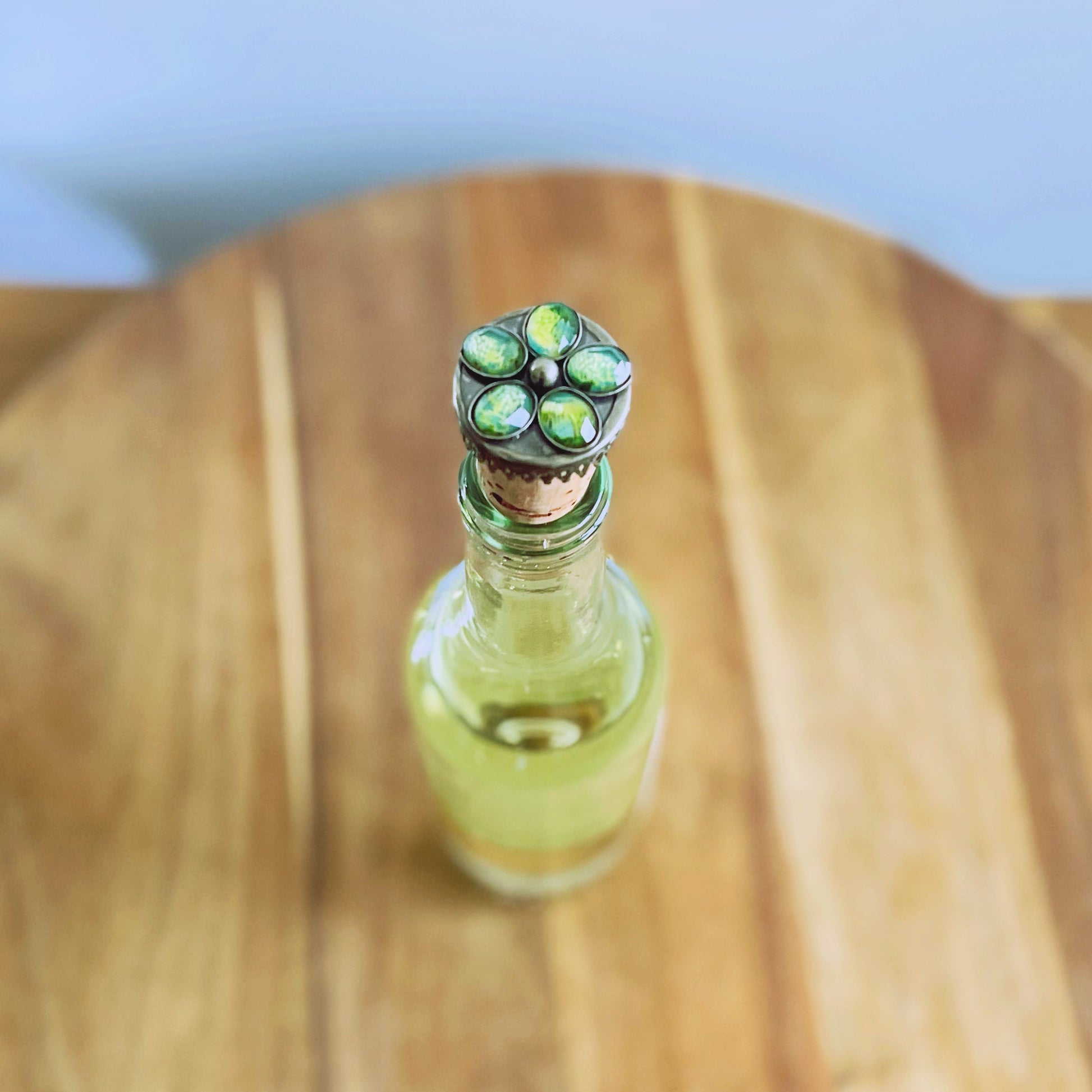 Wine Cork Flower Light Green Lily TAMARUSAN