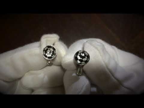 How to use the cuff links