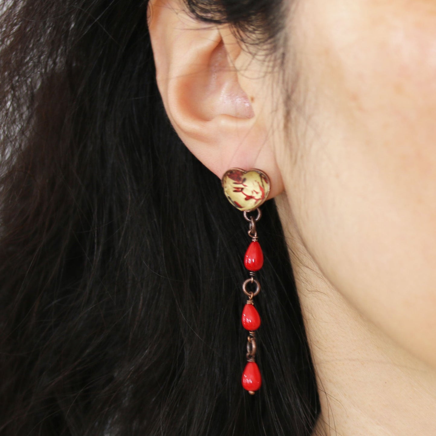 Mismatched Pierced Earrings Heart Red TAMARUSAN