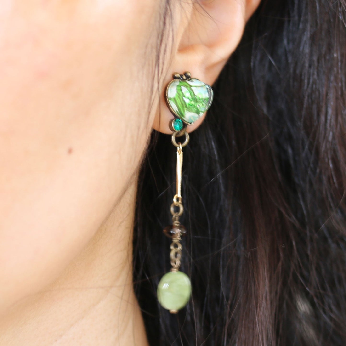 Mismatched Earrings Heart Green TAMARUSAN