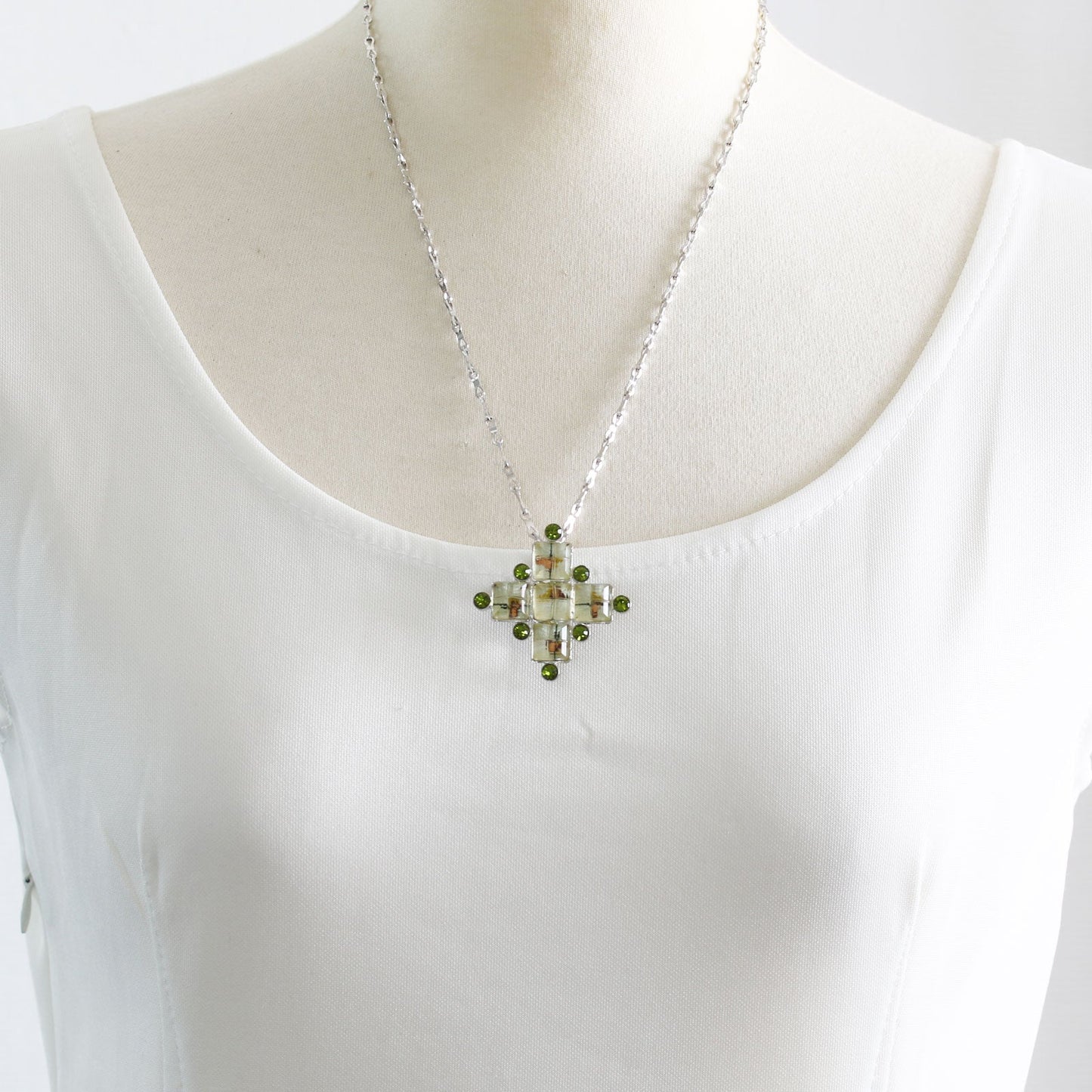 Brooch Necklace Cross White Vine TAMARUSAN