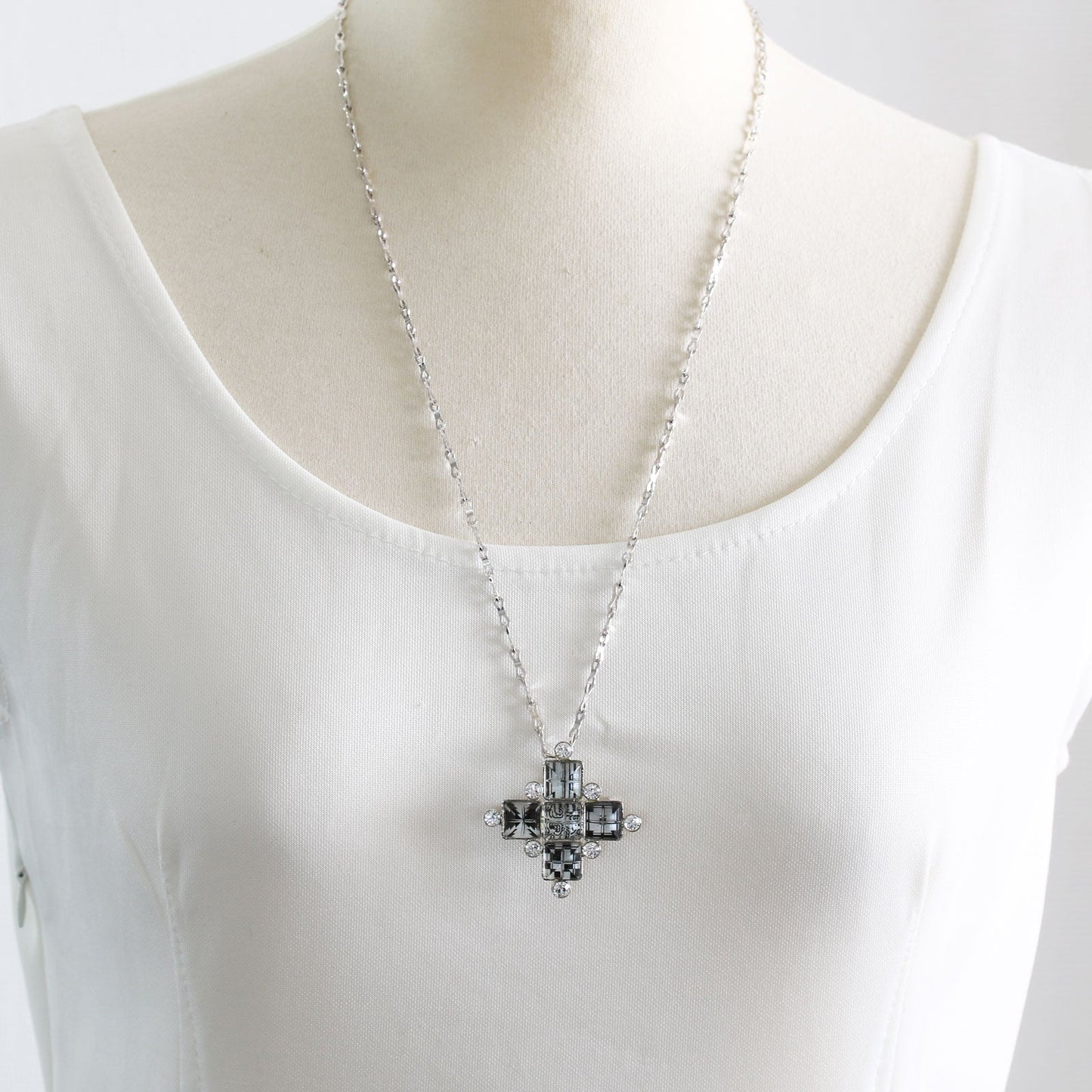 Brooch Necklace Black White Cross TAMARUSAN