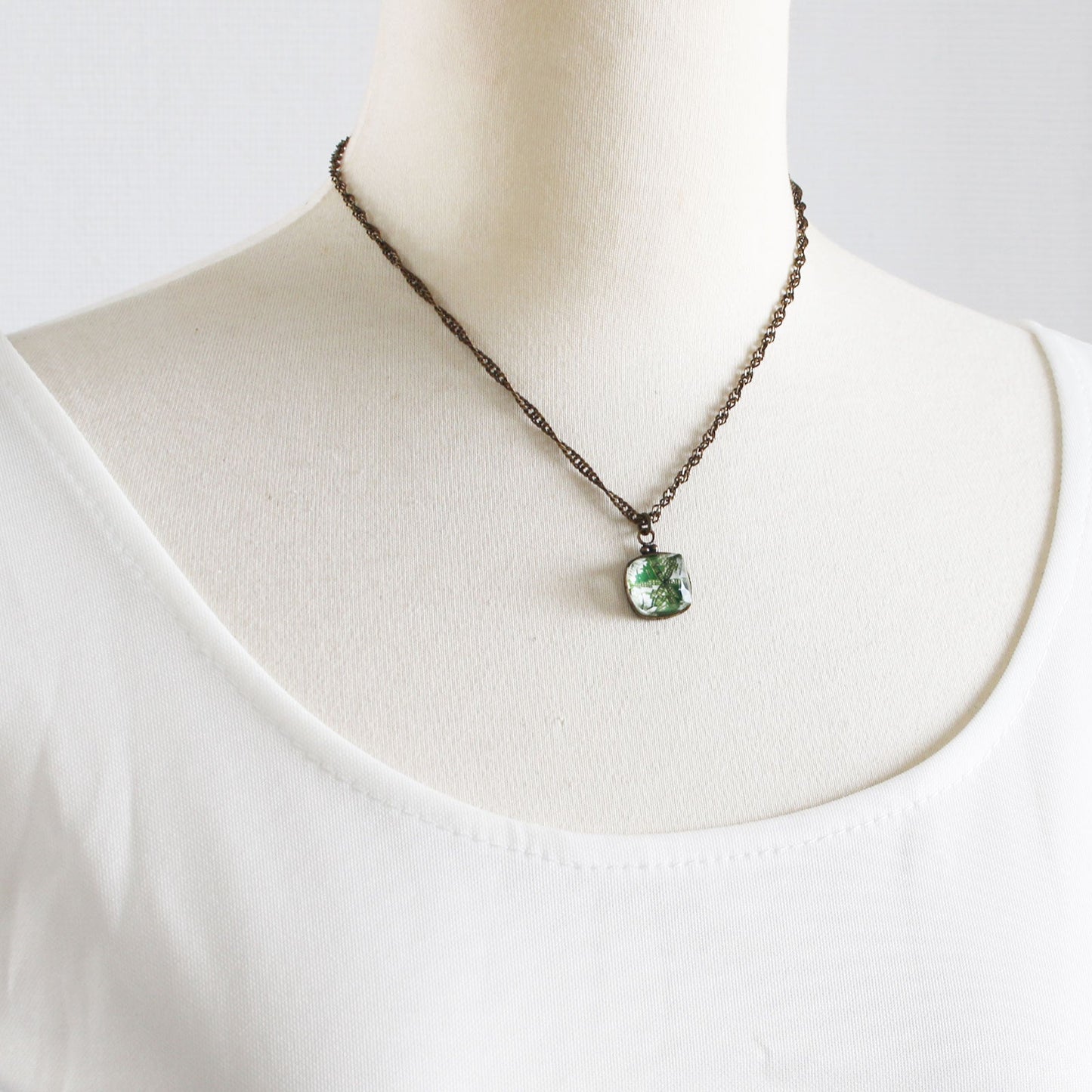 Necklace Green Simple Lily TAMARUSAN