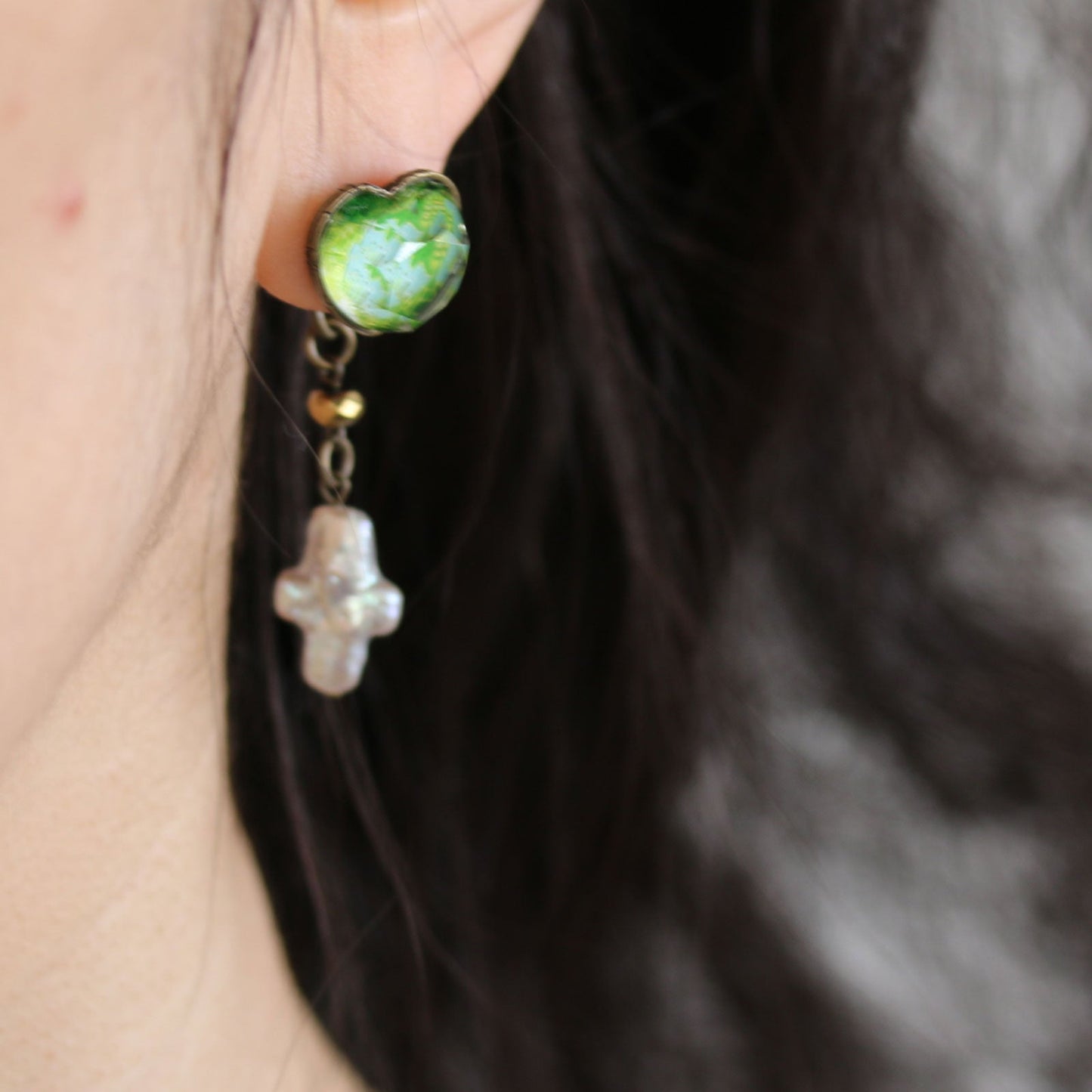 Studs Earrings Cross Lily Green TAMARUSAN