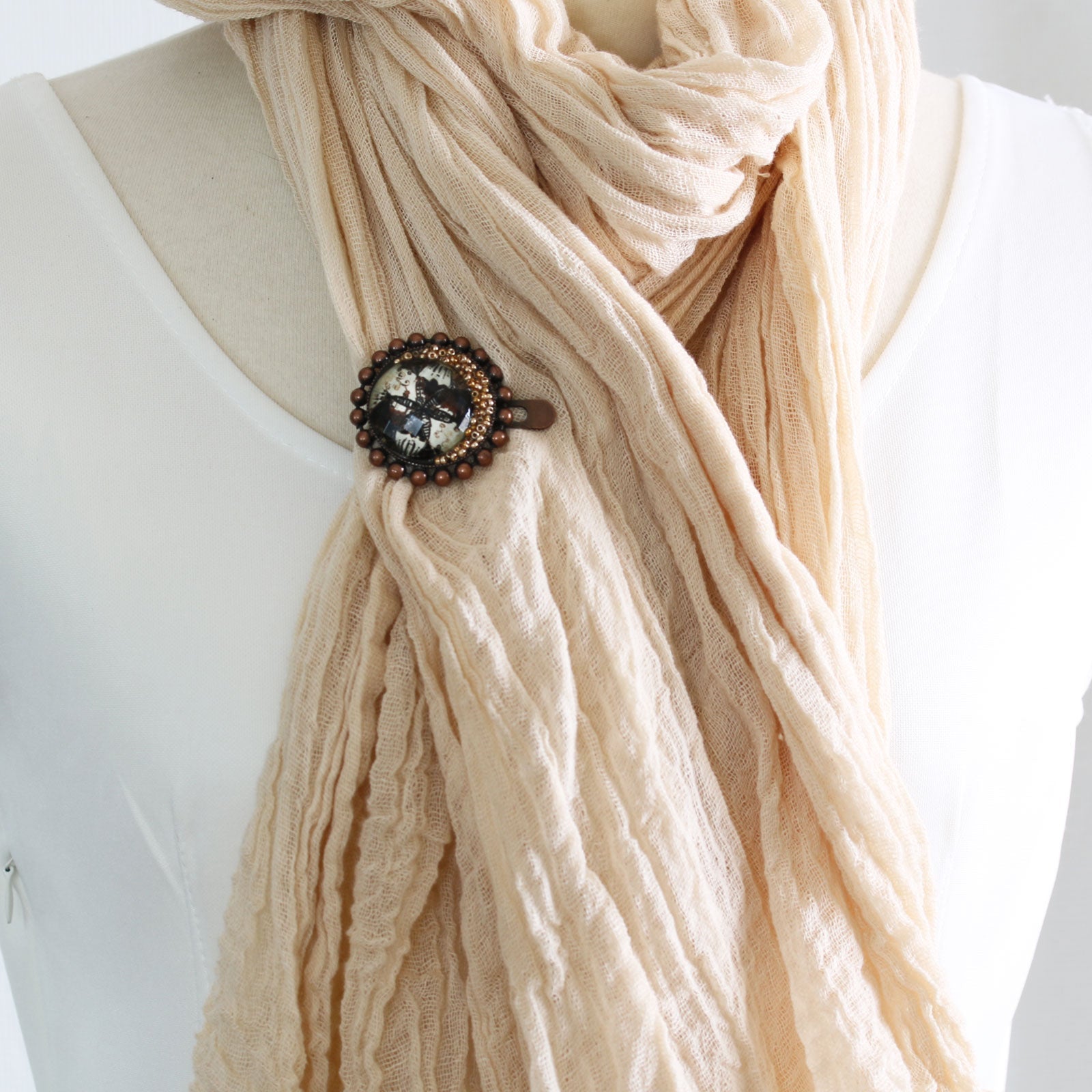 Scarf Clasp Lily White Brown TAMARUSAN